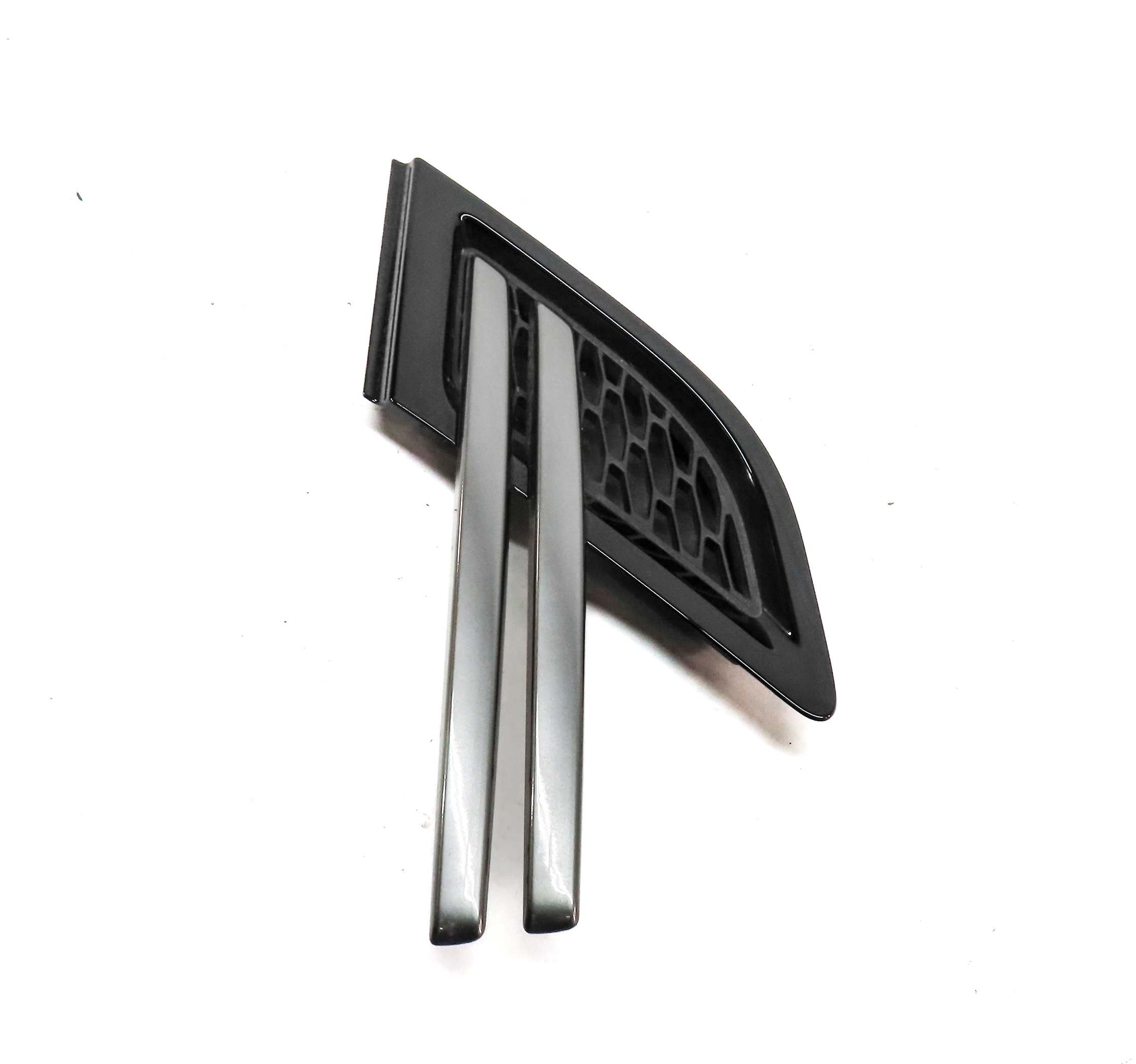 2015 LAND RANGE ROVER SPORT (L494) FRONT RIGHT PASSENGER FENDER TRIM GRILLE — exact item pictured